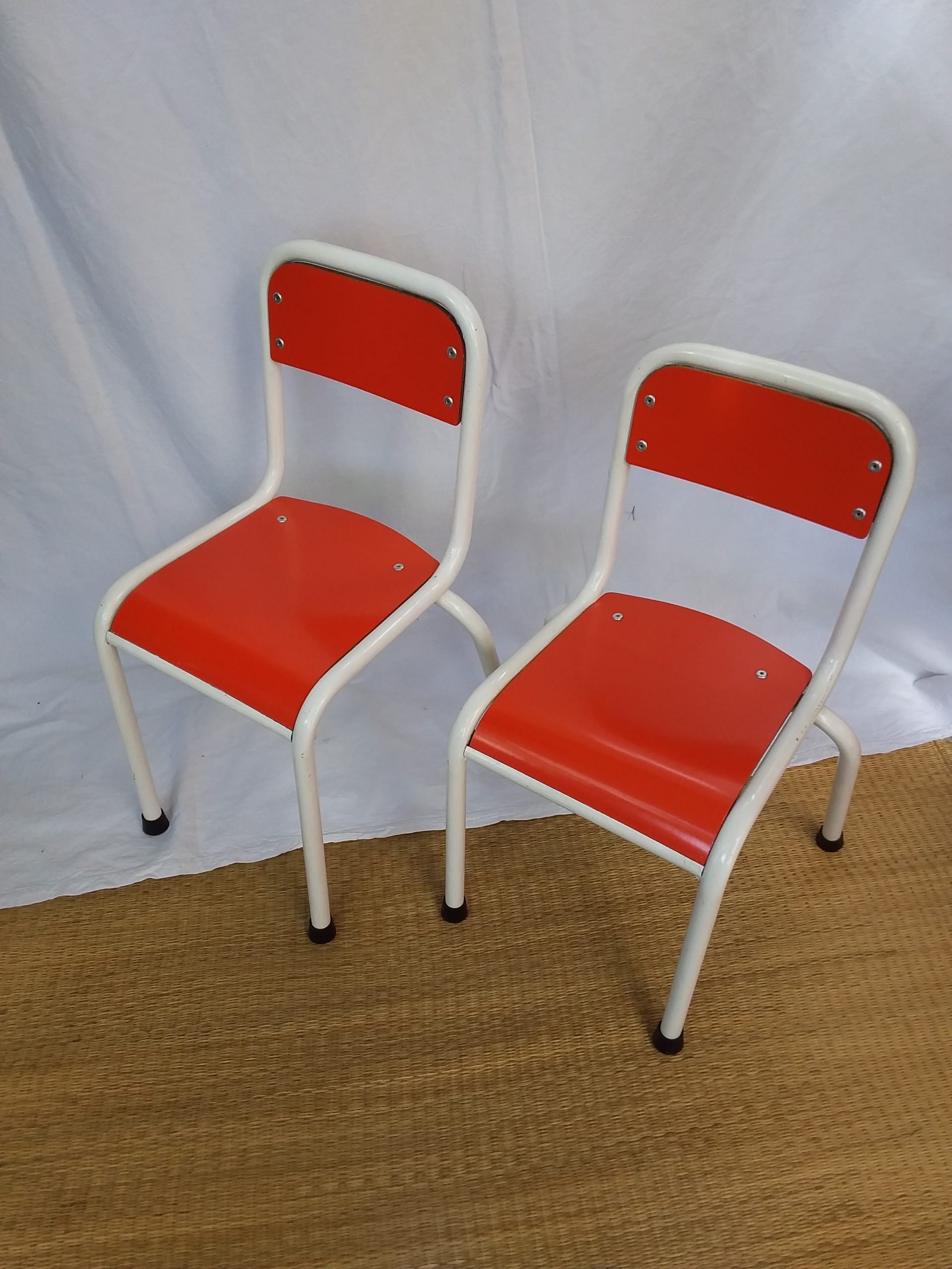 Petites chaises d’écolier